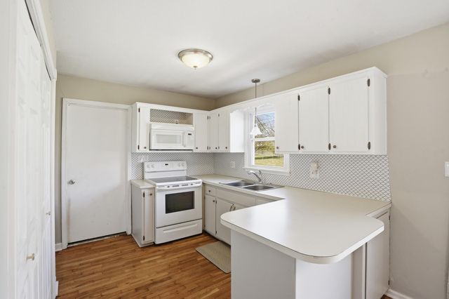 1712 Clearwater Circle, Ozark, MO 65721