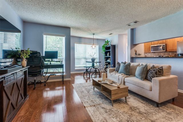1904 Cloisters Drive 410, Arlington, TX 76011