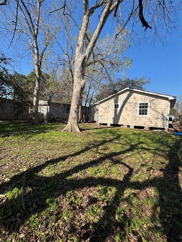 4106 Darby Street, Bacliff, TX 77518