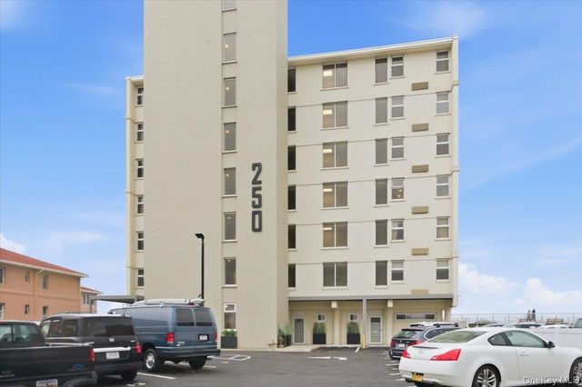250 Shore Road 4D, Long Beach, NY 11561