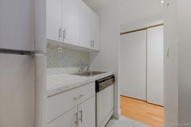 250 Shore Road 4D, Long Beach, NY 11561