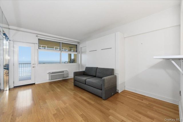 250 Shore Road 4D, Long Beach, NY 11561