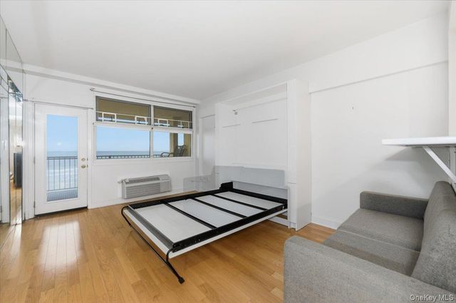 250 Shore Road 4D, Long Beach, NY 11561