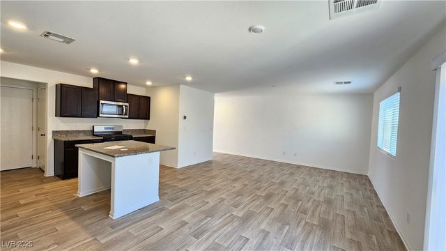 6071 Swift Lariat Street, Las Vegas, NV 89113