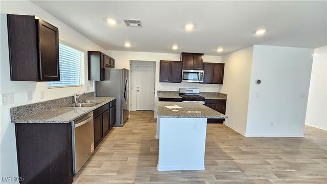 6071 Swift Lariat Street, Las Vegas, NV 89113