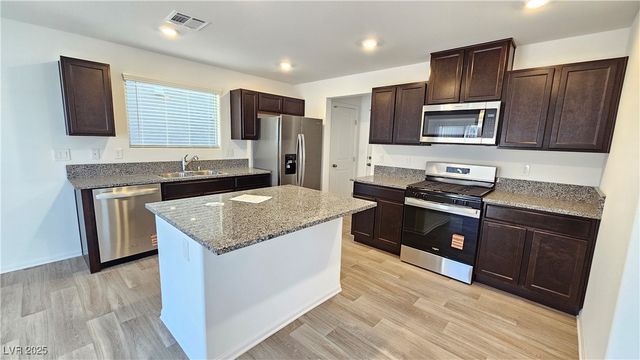 6071 Swift Lariat Street, Las Vegas, NV 89113