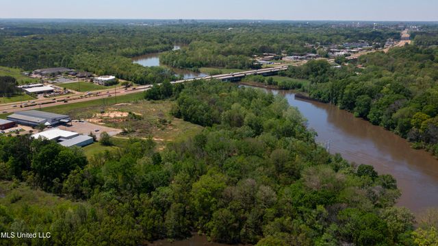 2280 Lakeland Drive, Flowood, MS 39232