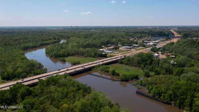 2280 Lakeland Drive, Flowood, MS 39232