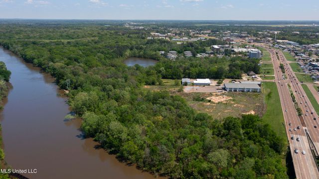2280 Lakeland Drive, Flowood, MS 39232