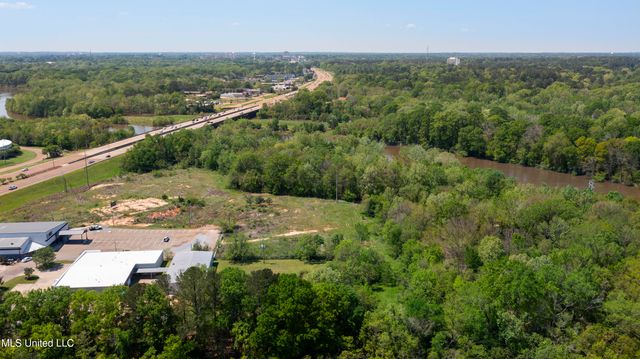 2280 Lakeland Drive, Flowood, MS 39232