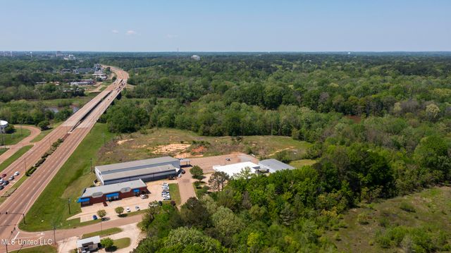 2280 Lakeland Drive, Flowood, MS 39232
