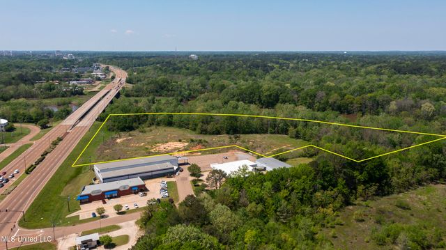 2280 Lakeland Drive, Flowood, MS 39232