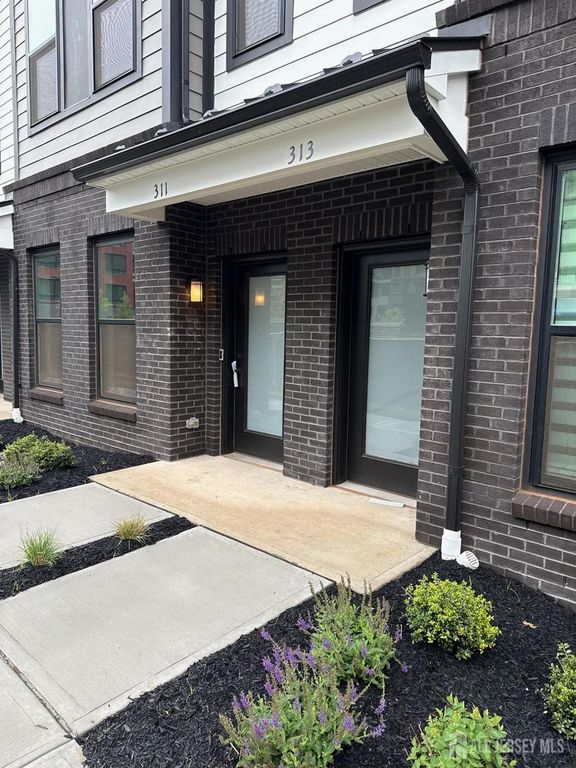 311 Sadie Circle, New Brunswick, NJ 08901