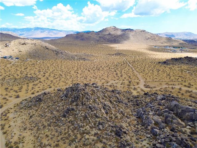 15 Laguna Seca, Apple Valley, CA 92307