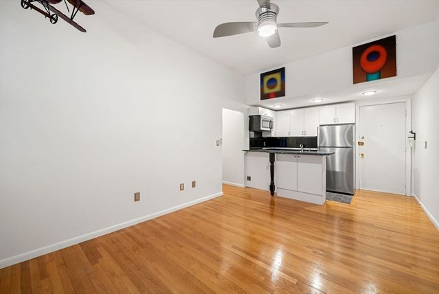 40 Saint Botolph St 5, Boston, MA 02116
