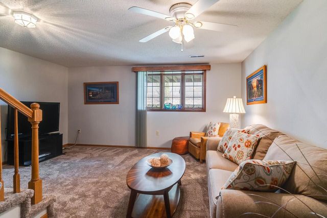 219 Heritage LANE, Onalaska, WI 54650