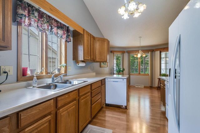 219 Heritage LANE, Onalaska, WI 54650