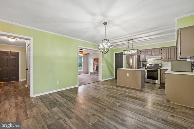 215 MCCLELLAN AVE, West Berlin, NJ 08091