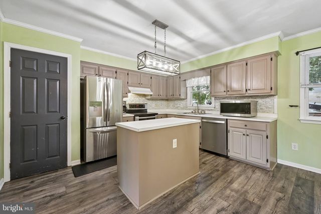 215 MCCLELLAN AVE, West Berlin, NJ 08091