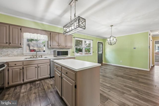 215 MCCLELLAN AVE, West Berlin, NJ 08091