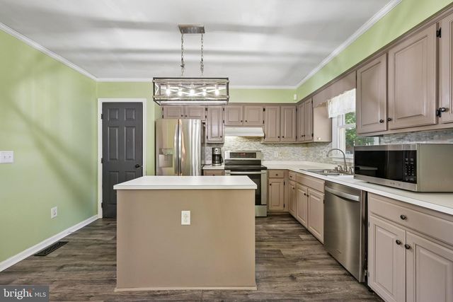 215 MCCLELLAN AVE, West Berlin, NJ 08091