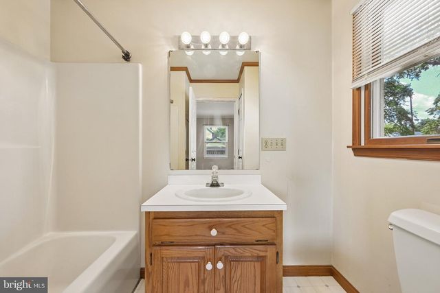 215 MCCLELLAN AVE, West Berlin, NJ 08091