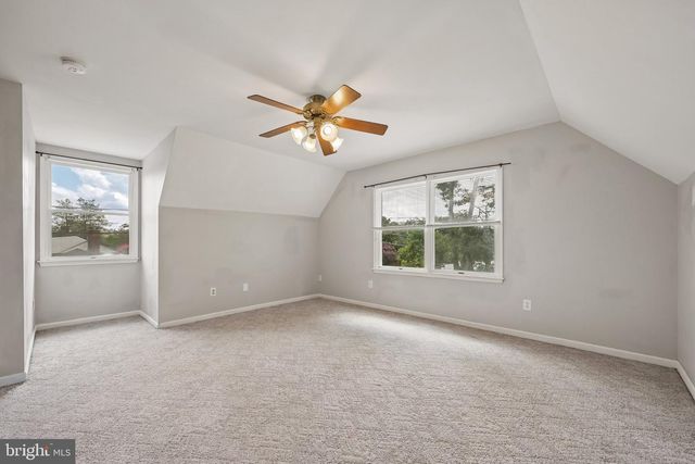 215 MCCLELLAN AVE, West Berlin, NJ 08091