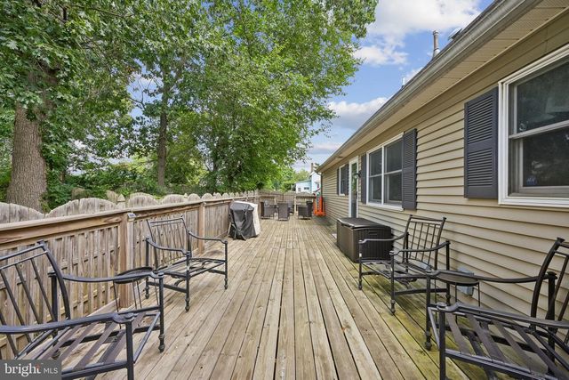 215 MCCLELLAN AVE, West Berlin, NJ 08091