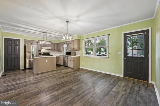 215 MCCLELLAN AVE, West Berlin, NJ 08091