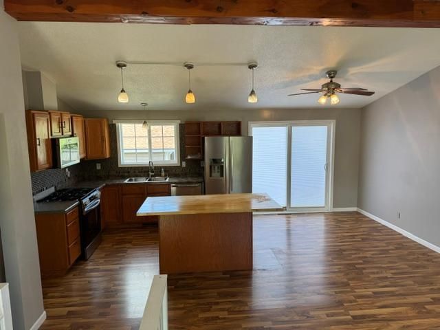 1994 Robin Lane N, Hugo, MN 55038