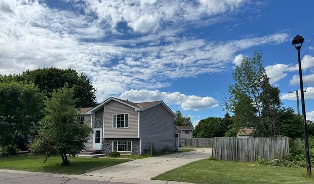1994 Robin Lane N, Hugo, MN 55038