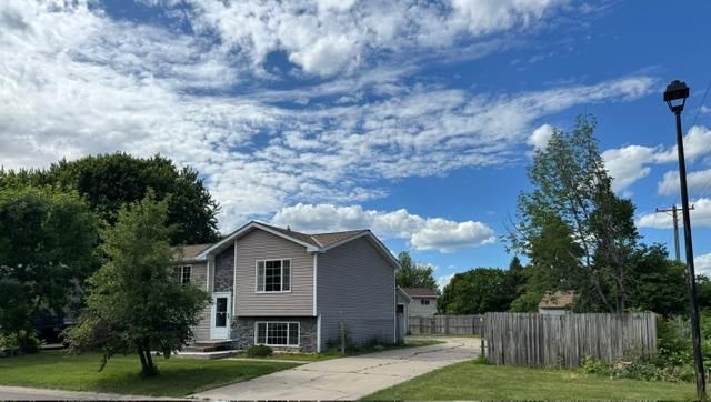 1994 Robin Lane N, Hugo, MN 55038
