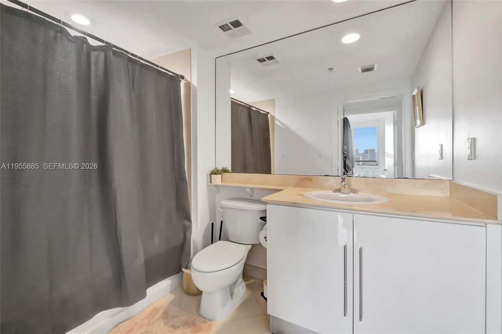 Image 15 of property listing at 325 S Biscayne Blvd 2616, Miami, FL 33131