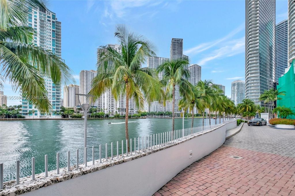 Image 22 of property listing at 325 S Biscayne Blvd 2616, Miami, FL 33131