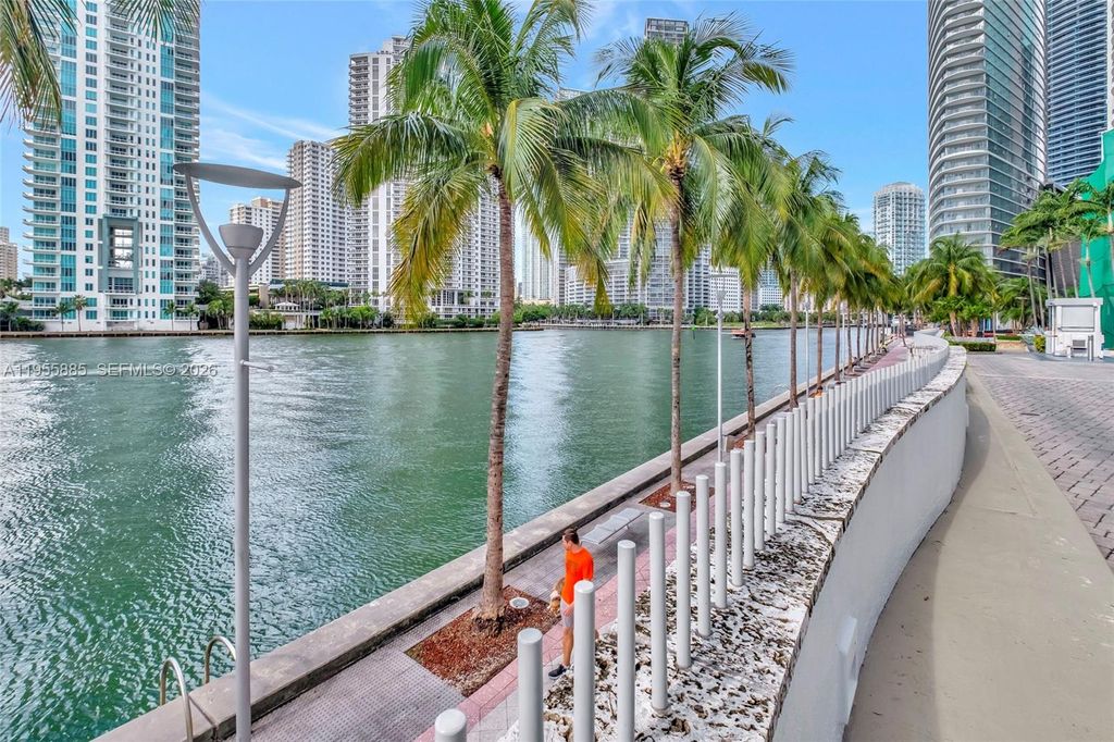 Image 23 of property listing at 325 S Biscayne Blvd 2616, Miami, FL 33131