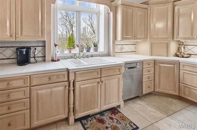 1383 Ivey Brook Lane Lane, Lebanon, IL 62254