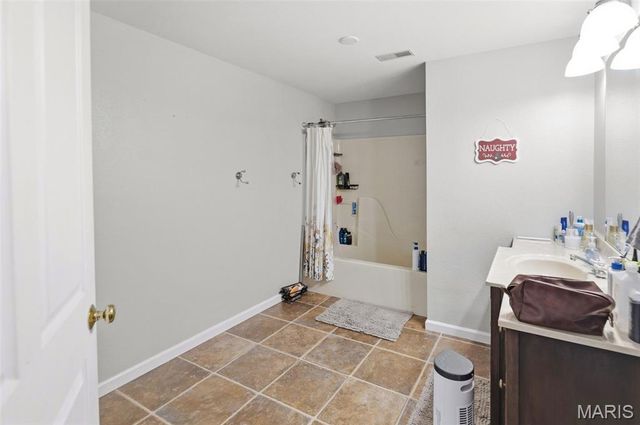 1383 Ivey Brook Lane Lane, Lebanon, IL 62254