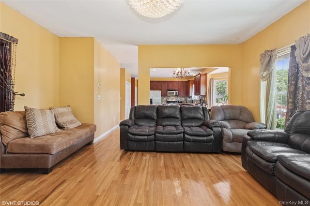 10 Willys Court, Rock Tavern, NY 12575