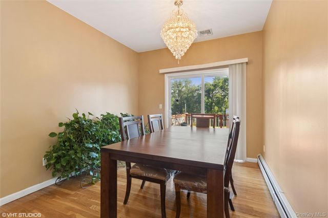 10 Willys Court, Rock Tavern, NY 12575