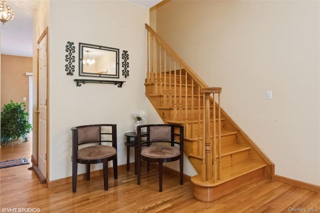 10 Willys Court, Rock Tavern, NY 12575