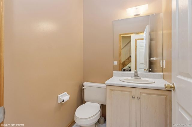 10 Willys Court, Rock Tavern, NY 12575