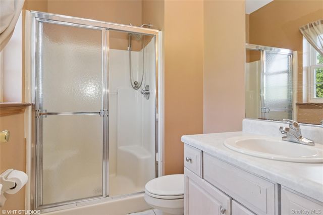 10 Willys Court, Rock Tavern, NY 12575