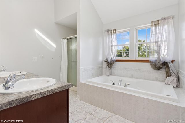 10 Willys Court, Rock Tavern, NY 12575