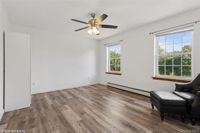 10 Willys Court, Rock Tavern, NY 12575