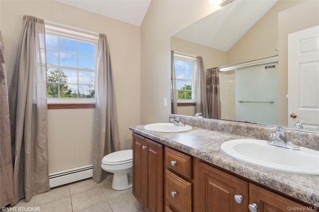 10 Willys Court, Rock Tavern, NY 12575