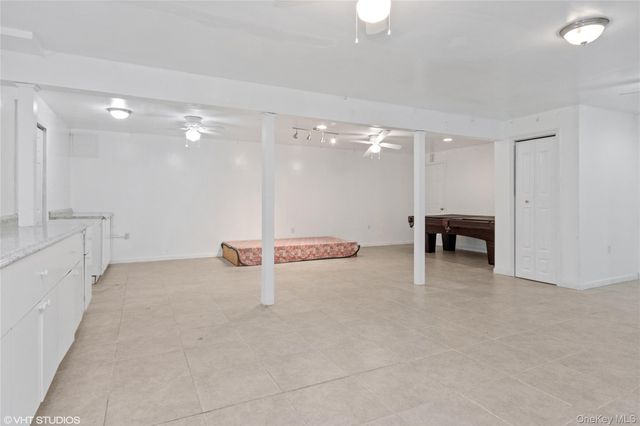 10 Willys Court, Rock Tavern, NY 12575