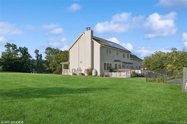 10 Willys Court, Rock Tavern, NY 12575