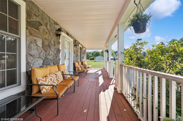 10 Willys Court, Rock Tavern, NY 12575