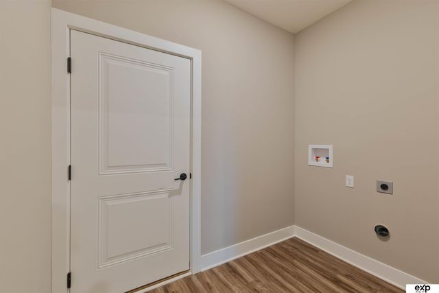 17608 Robin Drive, Omaha, NE 68136