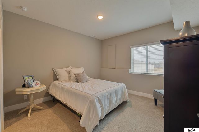 17608 Robin Drive, Omaha, NE 68136